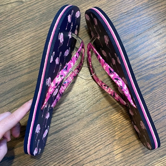 NWOT Vera Bradley Flamingo Fiesta Flip Flops 9-10 Navy Pink - Picture 4 of 8